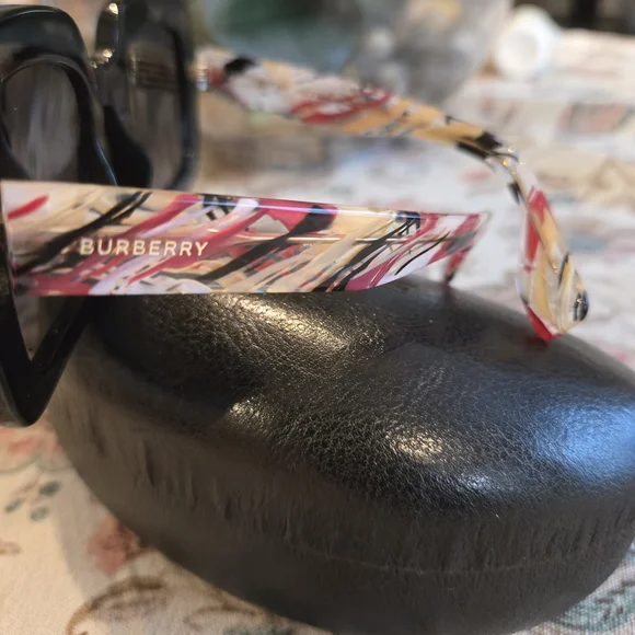 Burberry Women's Sunglasses with Black and Multicolor Design - Picture 5 of 11